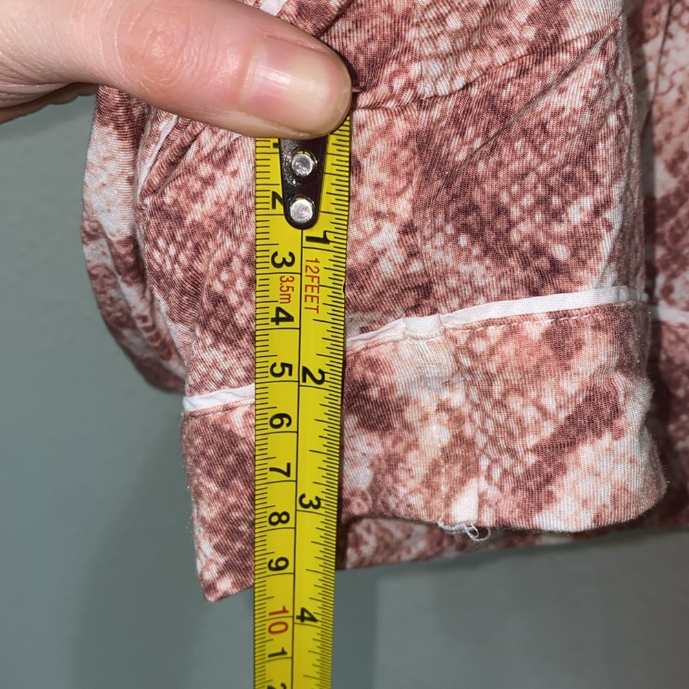 🐆Adorable Victoria Secret Women's Pink Snake Print Shorts! - Picture 8 of 8